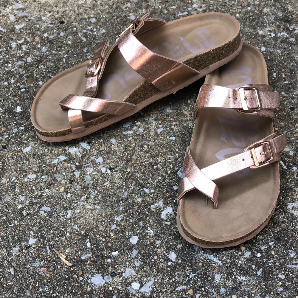 Mad Love VGUC rose gold sandals size 6